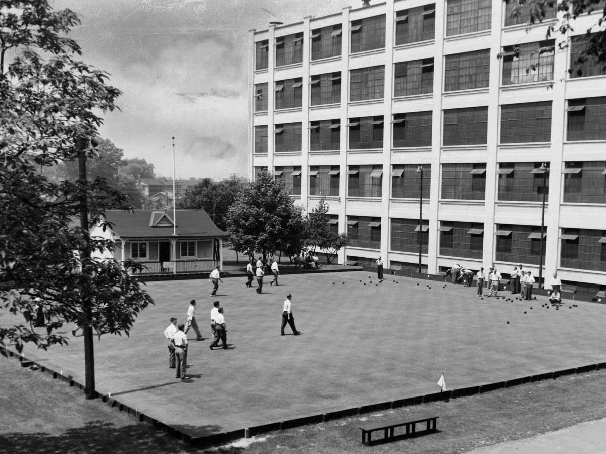 The company men’s lawn bowling team outside Kodak building