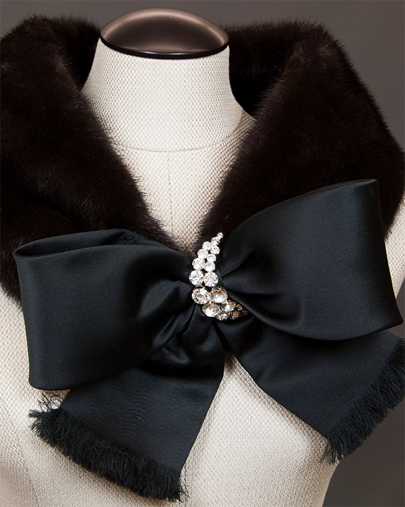 Mink fur collar with large bow and diamante details