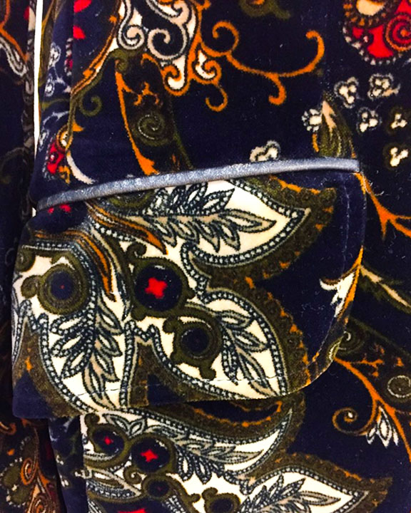 Paisley pattern of the men's velvet blazer
