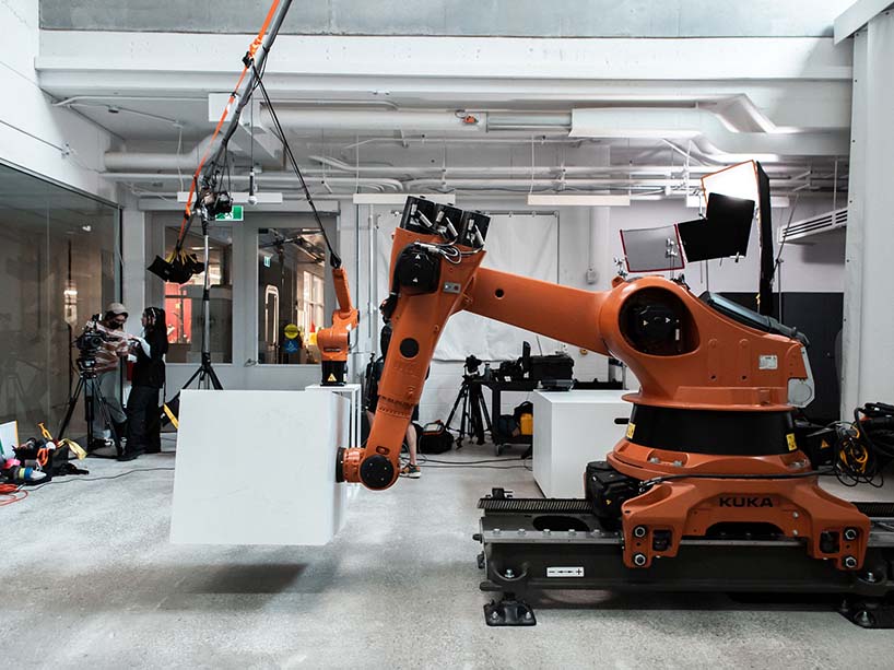 The KUKA robot within the lab.
