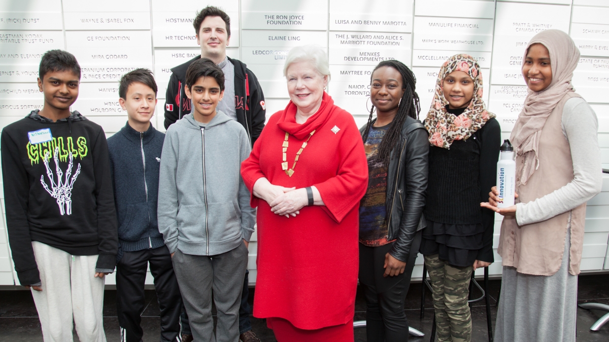 Students standing with Honourable Lieutentant Governor Elizabeth Dowdeswell